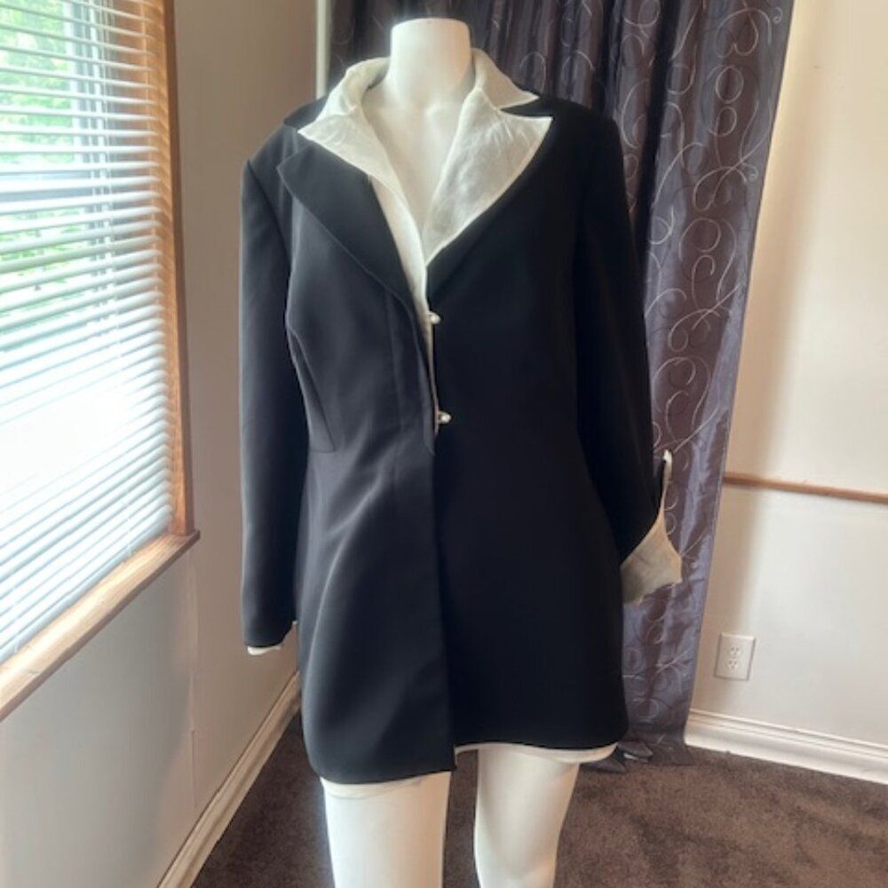 Liz Claiborne Suits Woman Black Silk Collar and sleeves Pearl buttons, size 14W